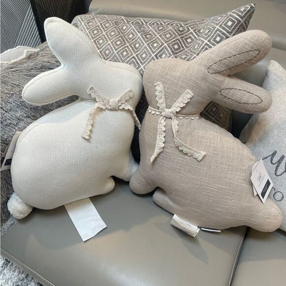 🔥Set of 2 Bunny Throw Pillows by Rachel Ashwell New - Picture 1 of 4